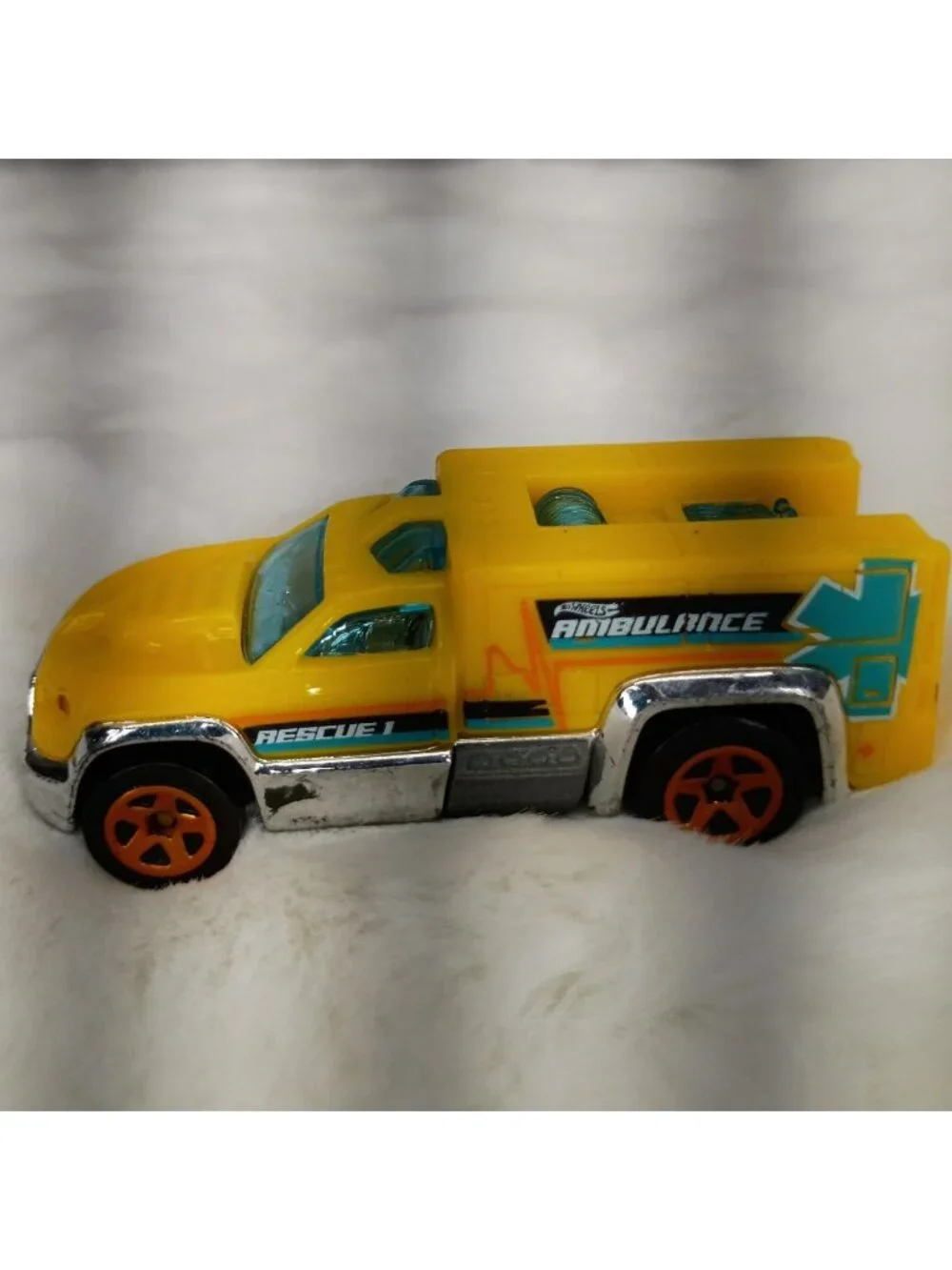 Hot Wheels Rescue Duty Ambulance Toy Car Yellow & Orange 2012‎ Mattel Indonesia